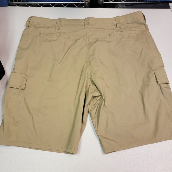 Wrangler ATG All Terrain Gear Cargo Shorts Mens Brown Sz 42 - Picture 2 of 5